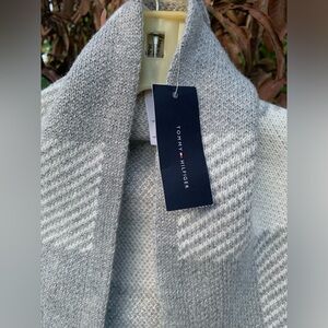 ✨⚡️💥NWT Tommy Hilfiger Infinity Scarf Gray, White Check Scarves & Wraps
